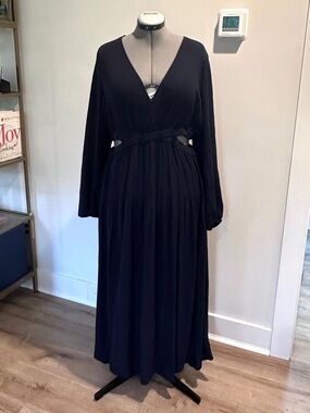 Old Navy Black V-Neck Long Sleeve Maxi Dress